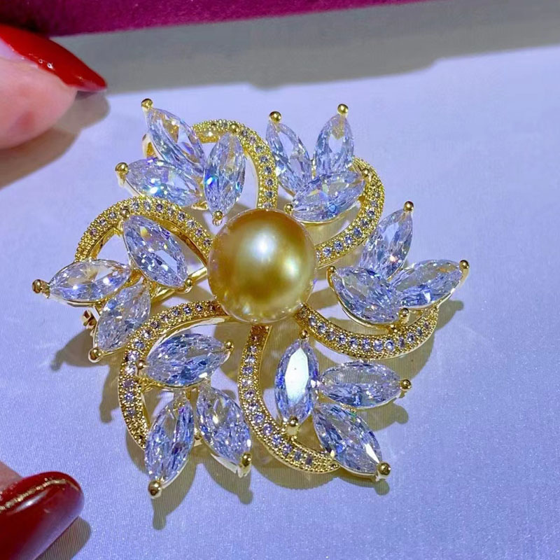 South golden pearl brooch  