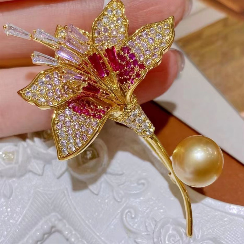  South gold pearl flower brooch  