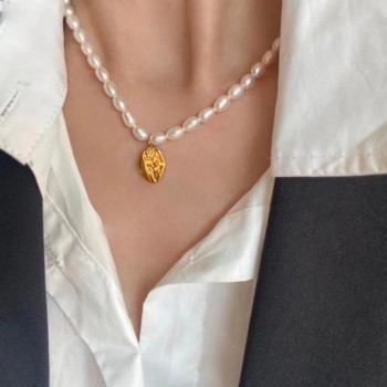 PEARL NECKLACE WITH ROSE GOLD COIN