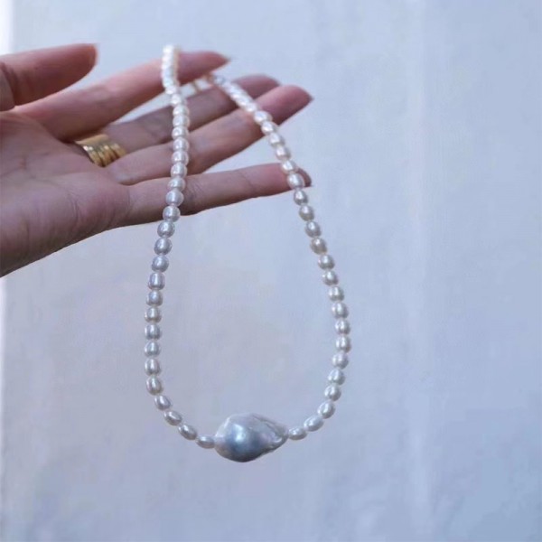 BAROQUE PEARL NECKLACE 